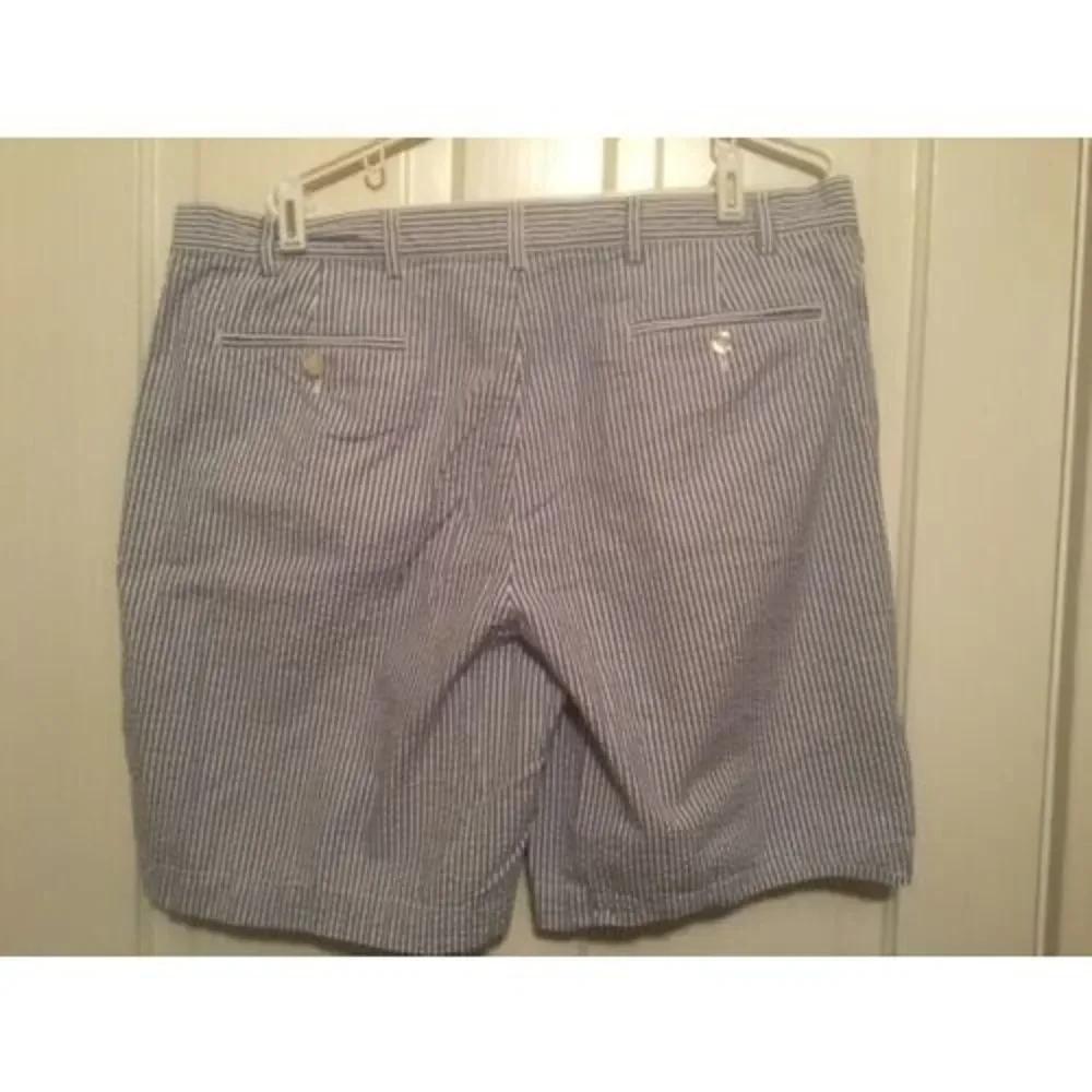 JOS. A BANK STAYS COOL SEERSUCKER SIZE 40 BLUE & WHITE STRIPE SHORTS